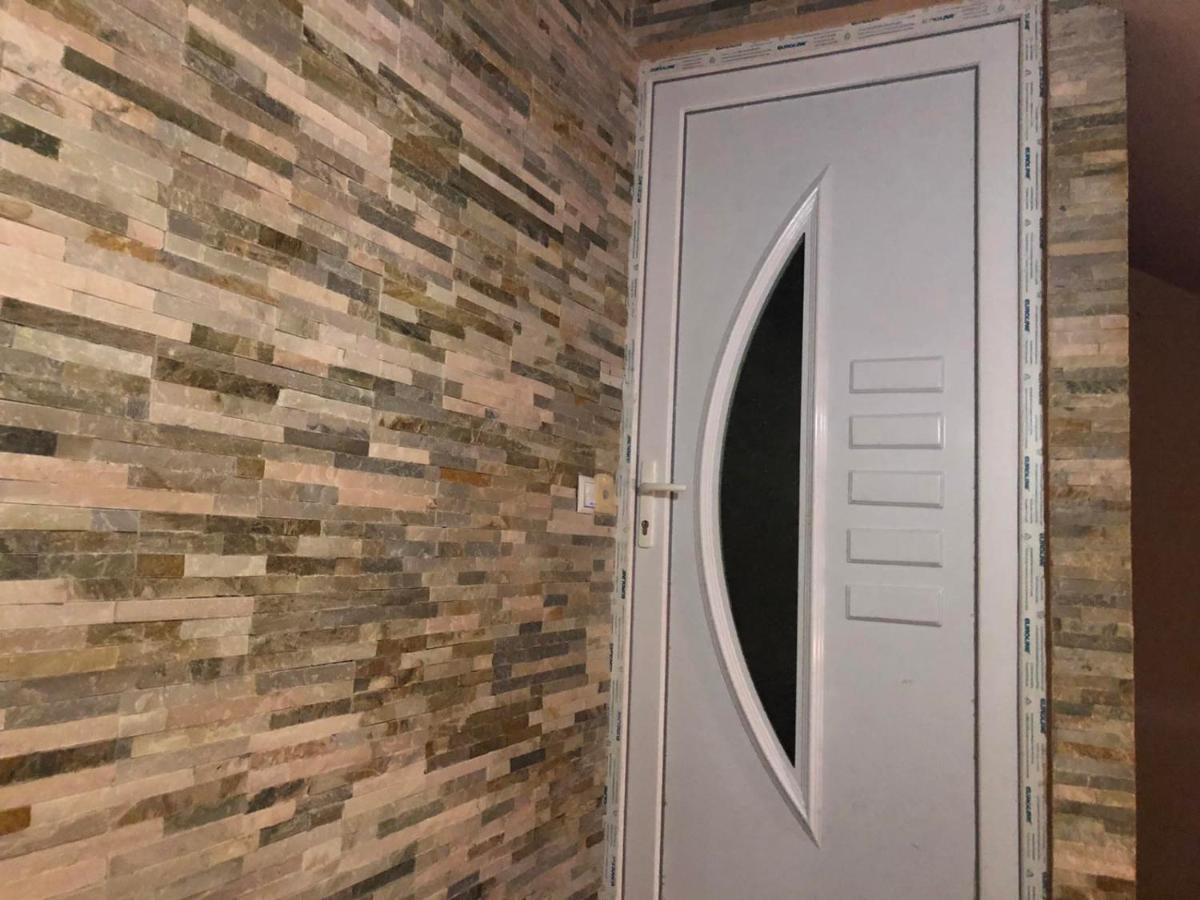Bihać Big Apartment 3 Bedrooms מראה חיצוני תמונה