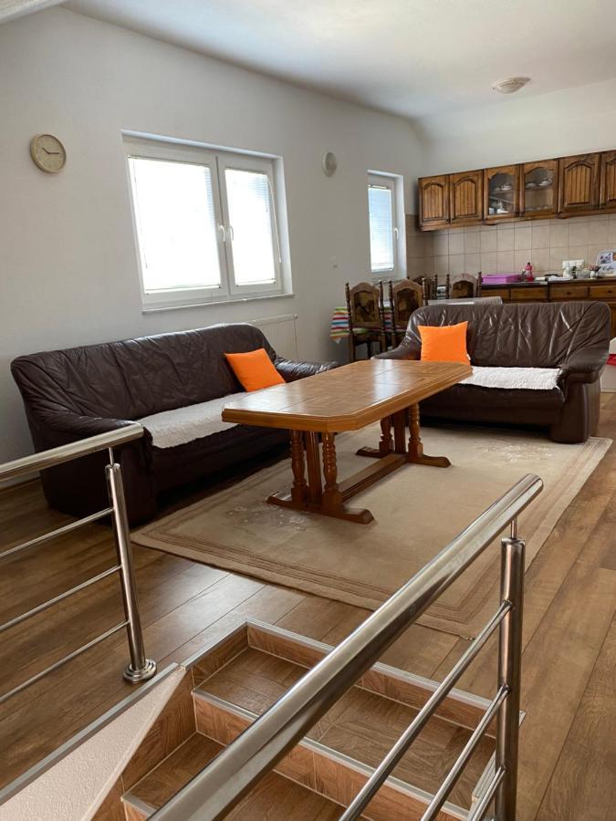 Bihać Big Apartment 3 Bedrooms מראה חיצוני תמונה