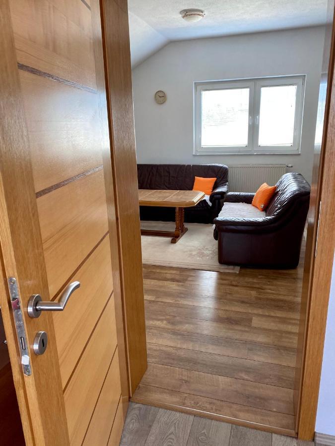 Bihać Big Apartment 3 Bedrooms מראה חיצוני תמונה