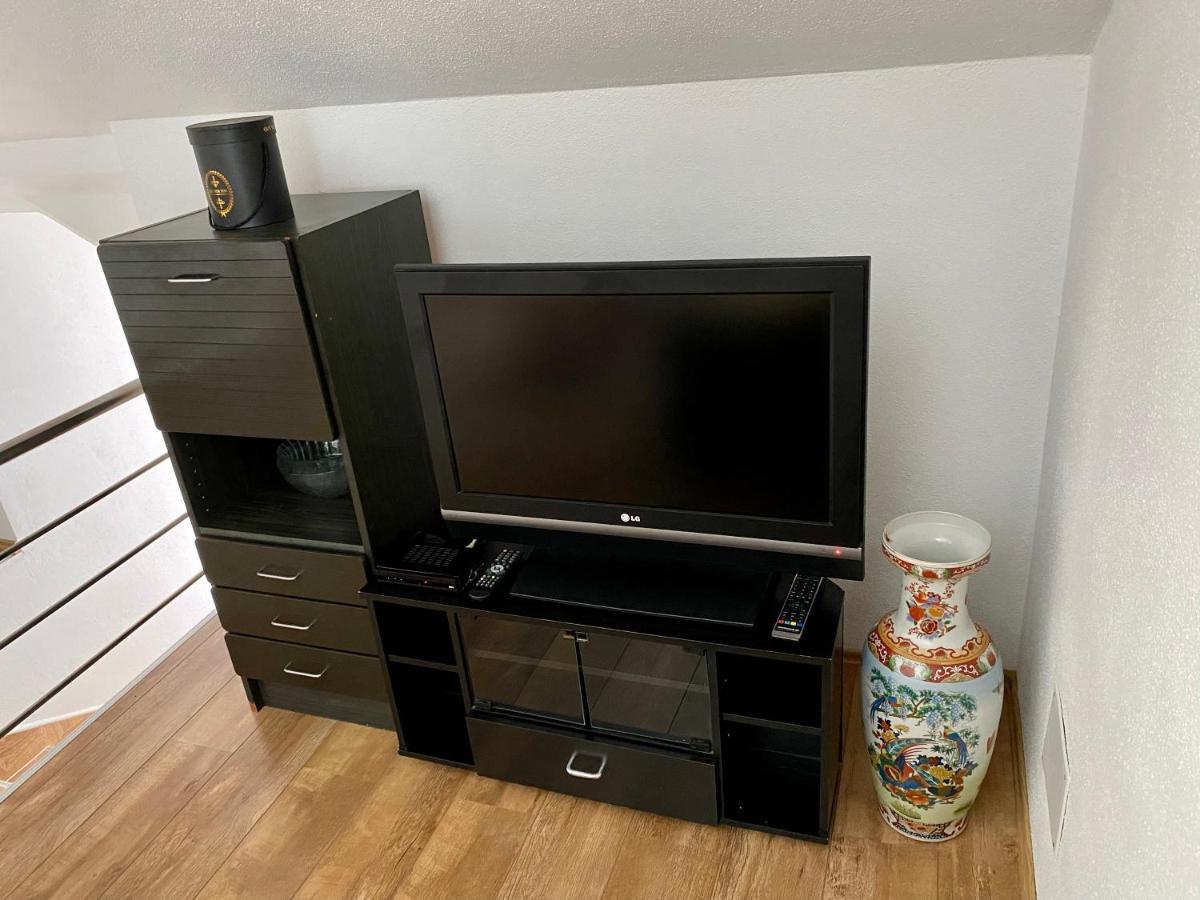 Bihać Big Apartment 3 Bedrooms מראה חיצוני תמונה