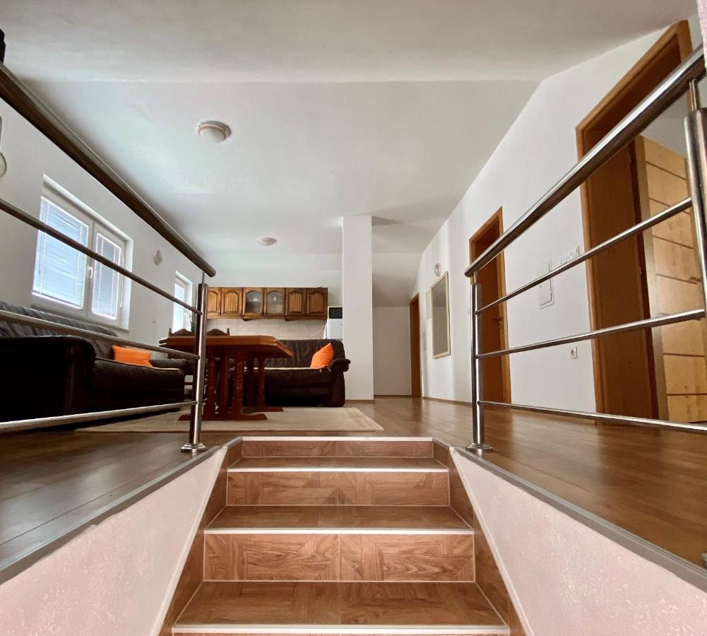 Bihać Big Apartment 3 Bedrooms מראה חיצוני תמונה