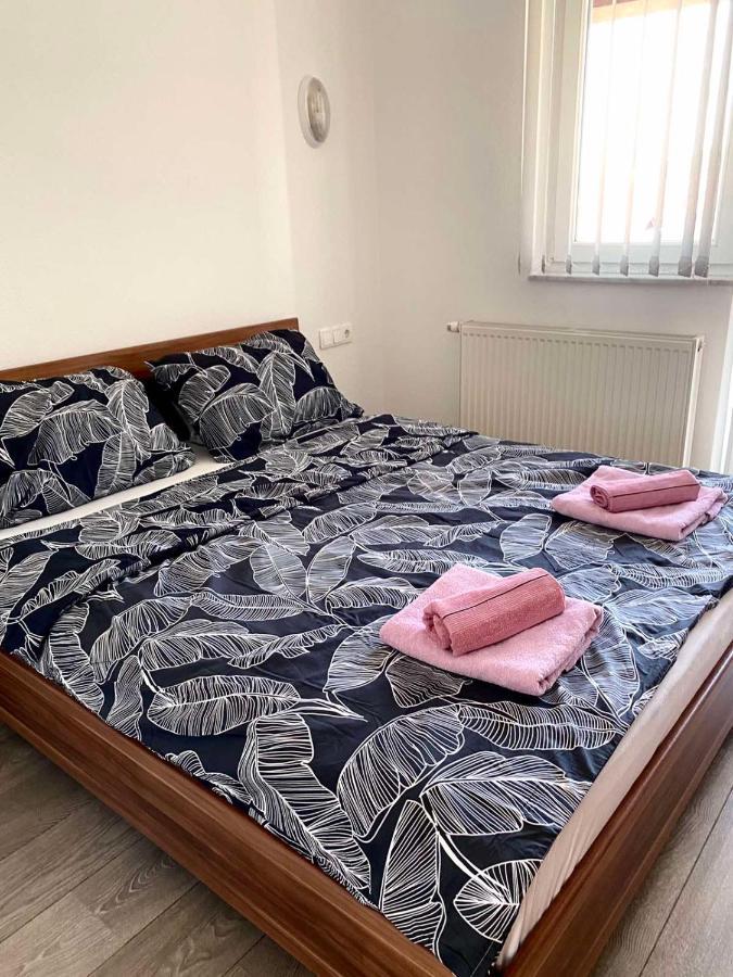 Bihać Big Apartment 3 Bedrooms מראה חיצוני תמונה