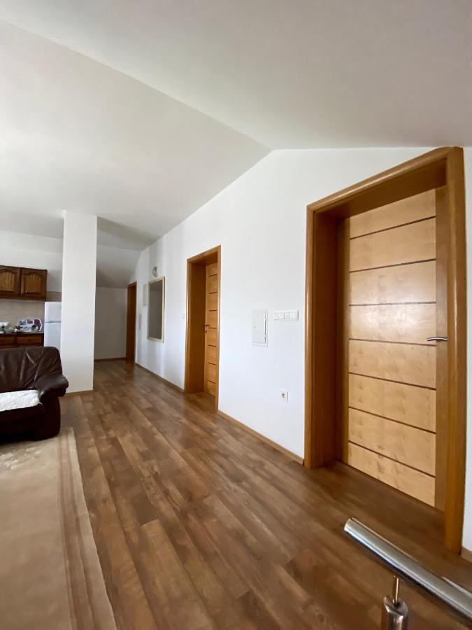 Bihać Big Apartment 3 Bedrooms מראה חיצוני תמונה