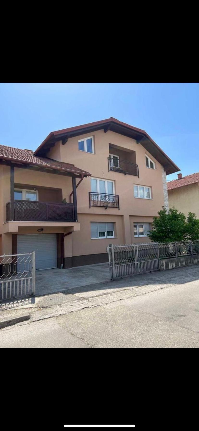 Bihać Big Apartment 3 Bedrooms מראה חיצוני תמונה